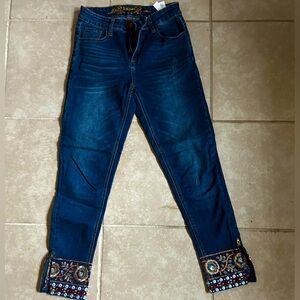 Desigual Exotic Jeans 
Size 23 or 28 I think 23
Colorful at bottom
